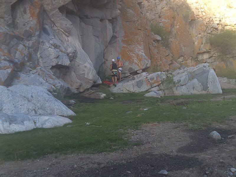 Clases express de escalada deportiva en roca en el mejor granito del Valle
