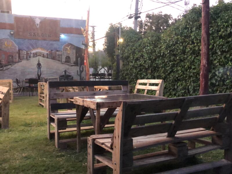 FAR WEST resto bar